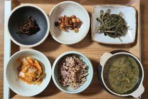 main course: rice, soup and sides at Aseungji 아승지 in Seoul