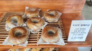 black sesame rice bagel at Aseungji 아승지 in Seoul