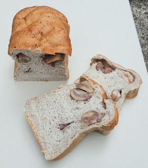 Black sesame chestnut bread at Aseungji 아승지 in Seoul