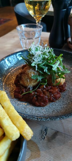  at The Broadway Hotel in Broadway