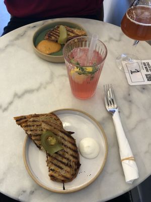 croque pulled mushrooms: sourdough, vegan cheddar, pulled oyster mushrooms, jalapeños, vegan jalapeño-lime mayo  at Tinsel in Antwerpen