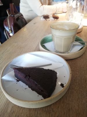 Vegan chocolate cake with oatmilk late at Tinsel in Antwerpen