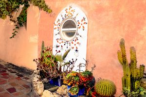 entrance area with Mandalas at Finca Manantial de Luz in Almayate Alto