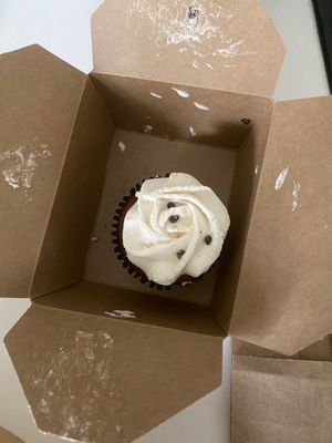 Red velvet cake takeaway  at Vegabond - West in Amsterdam