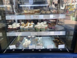 El pastel de zanahoria y la tarta de mango riquísimos at Vegabond - West in Amsterdam