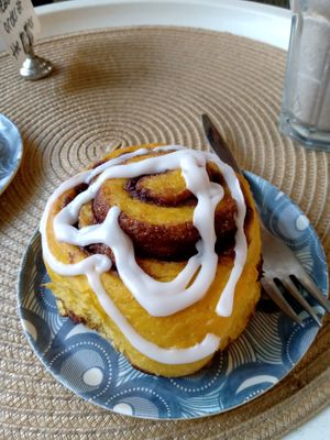 Cinnamon bun at Vegabond - West in Amsterdam