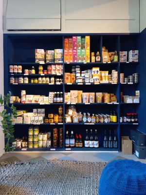 Pastas, sauces, tinned fruit, etc. at Vegabond - West in Amsterdam