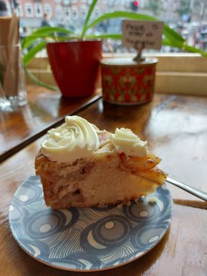 Apple caramel cake at Vegabond - West in Amsterdam