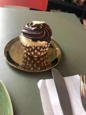 Almond joy cupcake at Vegabond - West in Amsterdam