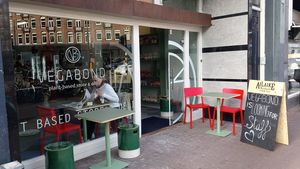 На улице удобно сидеть, достаточное расстояние до пешеходов, чтобы чувствовать себя комфортно.  at Vegabond - West in Amsterdam