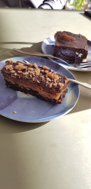 Raw cakes at Vegabond - West in Amsterdam