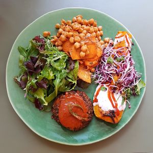 Beautiful plate 💚 at Vegabond - West in Amsterdam