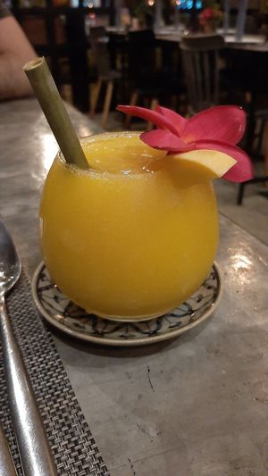 Fresh mango juice at MAYs in Pattaya