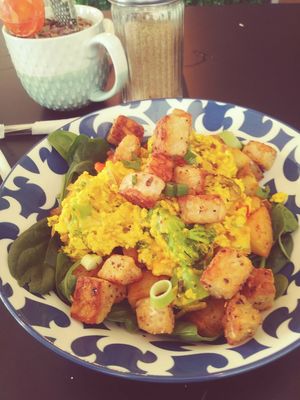 Breakfast bowl.Un lujo, considerando que es domingo y está hermosura es vegana!! at Green Bites in Dorado