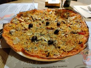 Vegan pizza. Tasty but overpriced at La Casa Viva in Valencia