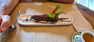 Pastel de algarroba at La Casa Viva in Valencia