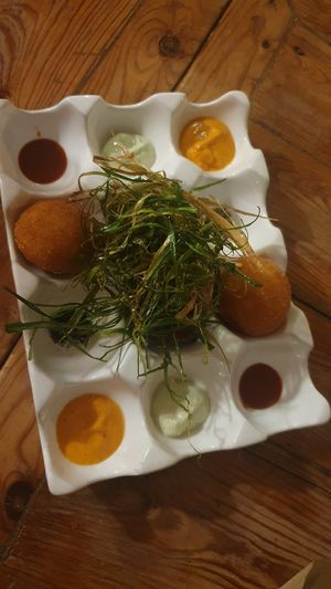 Falafeles polenta con caldo funghi porcini y Falafeles arroz integral y kale at La Casa Viva in Valencia