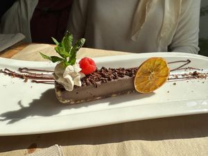 Pastel de algarroba at La Casa Viva in Valencia