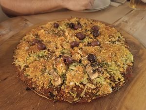 Black crust classic pizza at La Casa Viva in Valencia