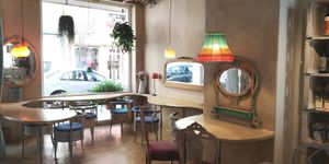 Zona mas informal, perfecto para tomar algo y picotear at La Casa Viva in Valencia