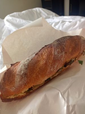 Veganes mushroom hummus baguette at Sun Cafe in Koh Phangan