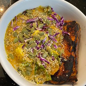 the Sweet Heat Bowl.
#veganuary #glutenfree #wfpb #soyfree at Daily Fuel in Portland