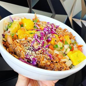 A bed of quinoa & rice, purple cabbage, mango & pineapple pico de gallo, hemp seeds, our smoked pineapple jackfruit.
@DailyFuelPDX at Daily Fuel in Portland