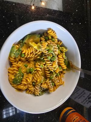 Vegan... Mac n cheese /vegetable at Daily Fuel in Portland