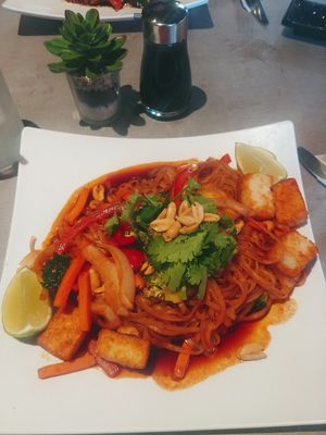 The famous Pad Thai with tofu + veggies at Sukhothai in Miami
