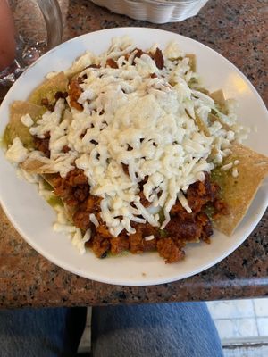 Hoy tocaron chilaquiles de chorizo de soya   at La Cadencia Loncheria in Mexico City