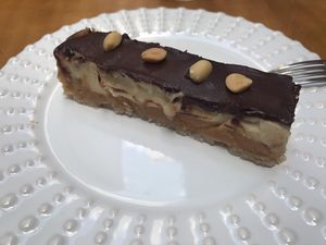 Amendoim, chocolate e caramelo.  at V.Bistrô in Sao Paulo