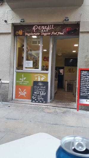Vegan y vegetal fast food at Perejil in Barcelona