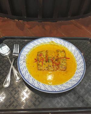 Friend tofu in spicy curry sauce at Yo Vegetarian - Central Floresta in Phuket