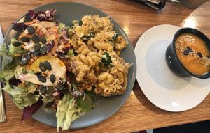 Pâtes sans gluten sauce cajou et salade at Racines in Lausanne