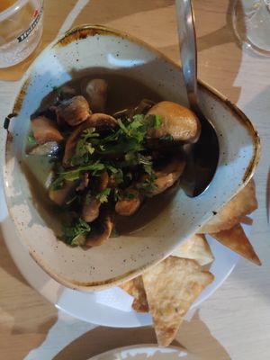 Cogumelos à bulhão pato at Tuká Tulá in Sao Miguel