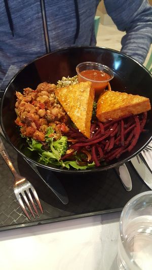 Large Mediterranean with tempeh £13.50 at Copper Branch in Nice