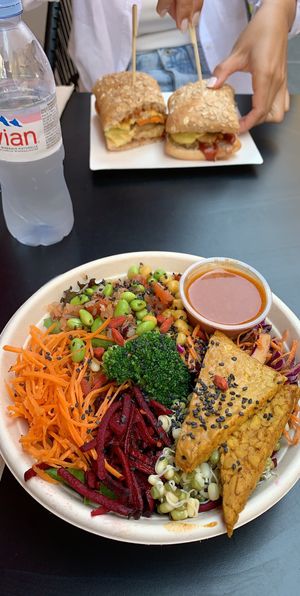 Bowl Asiatique with tempeh at Copper Branch in Nice