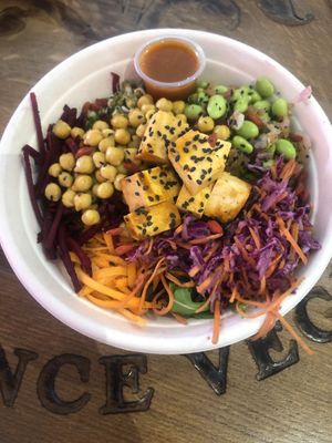 Asian fusion bowl with smoked tofu at Copper Branch in Nice