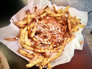 Vegan poutine—disappointing flavors   at Copper Branch in Nice