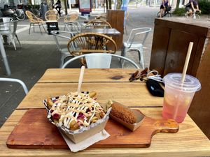 Vegan kapsalon and croquette with homemade melon lemonade  at Kruimig in Wageningen