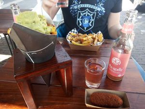 Patatje quagamole, vegan kroket en rabarbersap at Kruimig in Wageningen