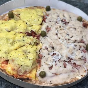 Vegan pizza: 1/2 Primavera e 1/2 Calabresa III.
 at Nova Anarella in Sao Paulo