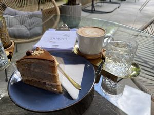 Nuss-Schoko-Kuchen mit Capuccino  at Guatz Essen in Stumm