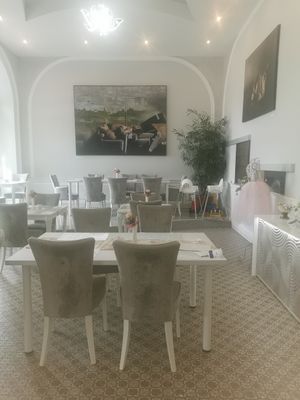 Inside the restaurant at Magora in Vac