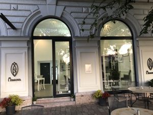 Étterem bejárat/Restaurant front at Magora in Vac