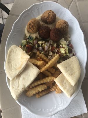 Falafel plate at Magora in Vac