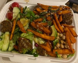 falafel bowl  at Maschu Maschu in Vienna