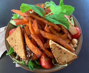 Tofu bowl with sweet potatoes   at Maschu Maschu in Vienna