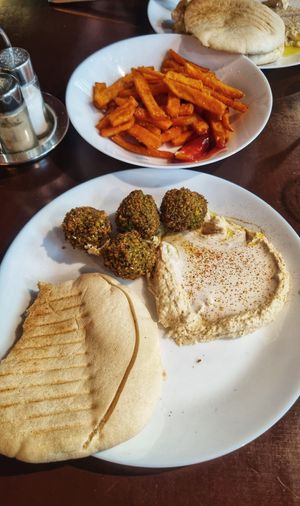 Maschu Dip (falafel + hummus + tahin + pita bread) at Maschu Maschu in Vienna