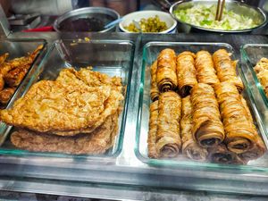 Dishes available at Pek Kio Vegetarian 白橋齋熟食 in Central Singapore